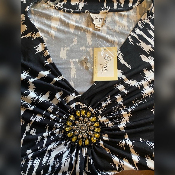 Woman’s dress - Picture 3 of 4